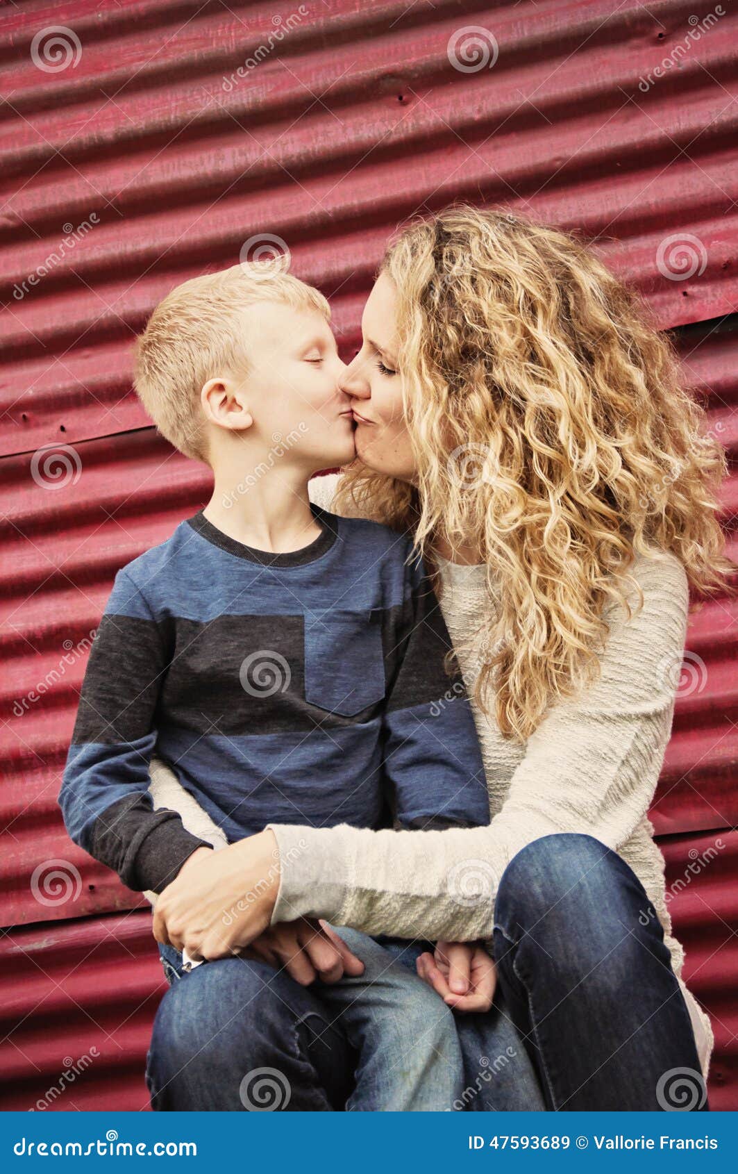 Porno Kissing Mom Son